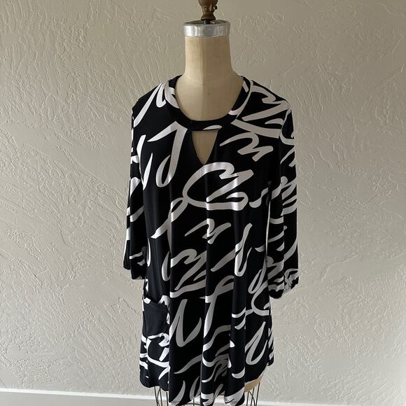 BALI | Women's Abstract Black and White Tunic 8056 NEW Size P/S Cut Out Neckline - Picture 2 of 11